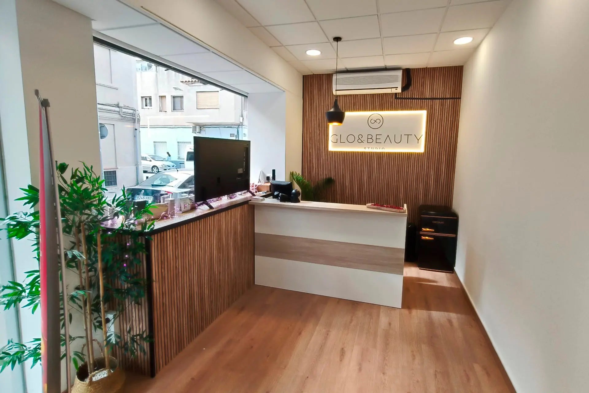 Recepción de centro de estética Glo&Beauty en Badalona.