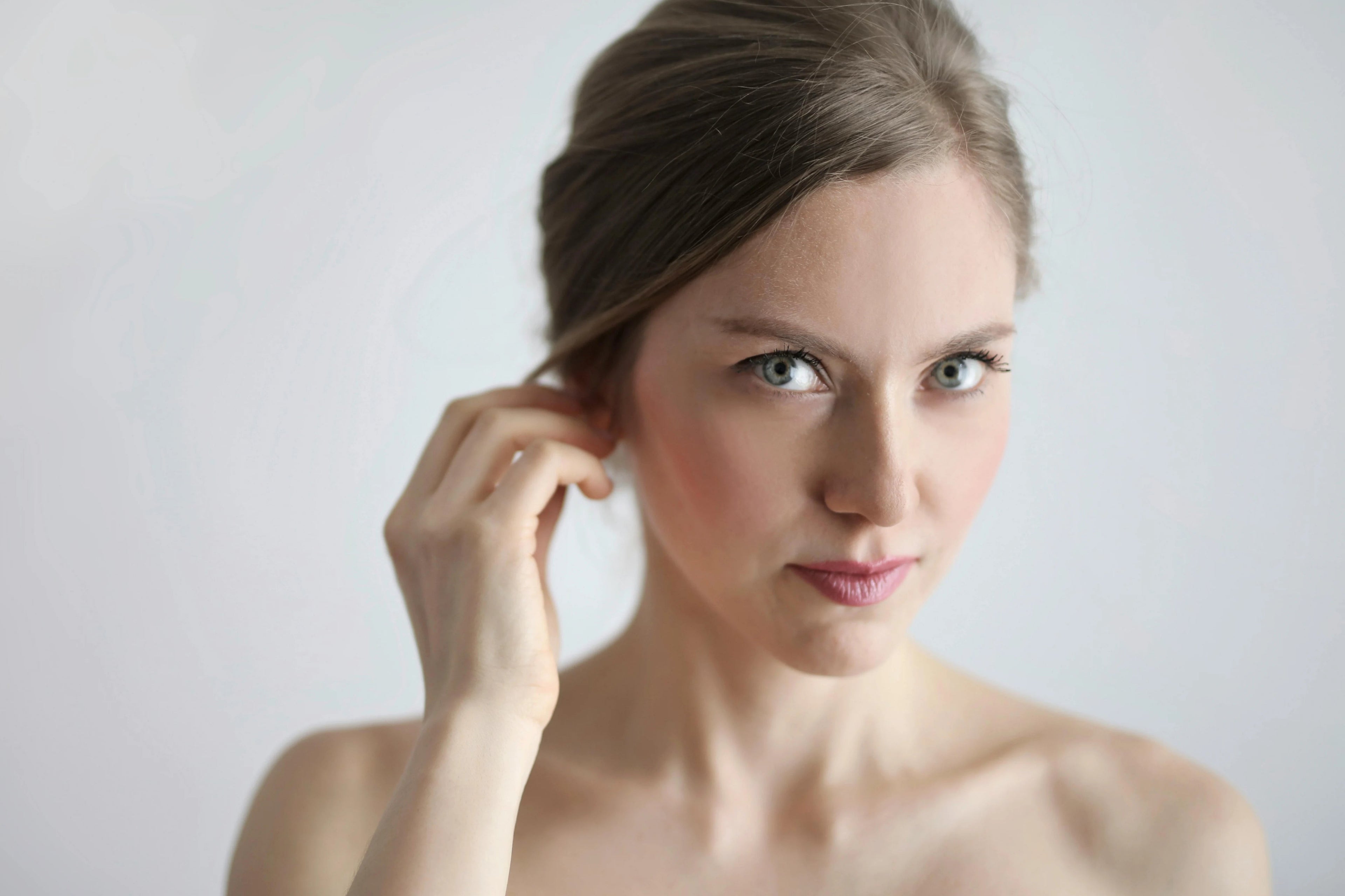 Tratamientos de belleza en Glo&Beauty, chica mirando a cámara